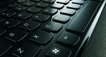 Lås och lås upp tangentbordet på bärbara datorer från olika märken